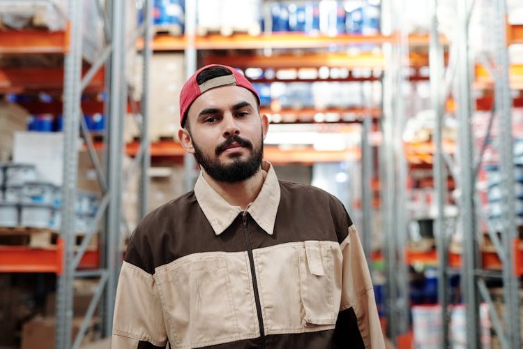 Unsold Garments in Jeddah? Unlock Instant Cash for Your Dead Stock