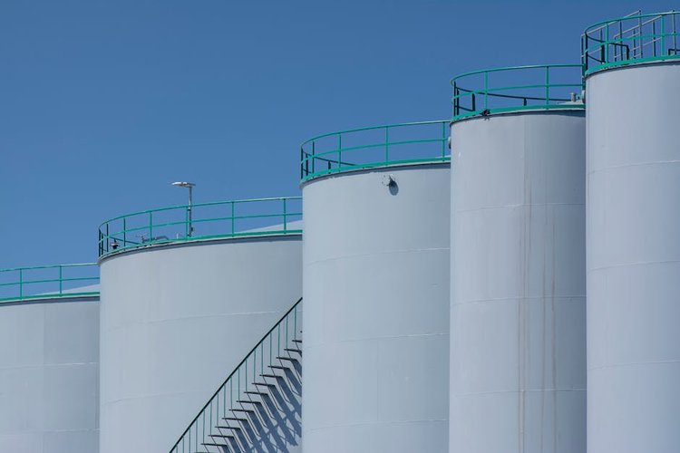 Unsold Oil & Gas in Kuwait City? Clear Your Stock Fast!