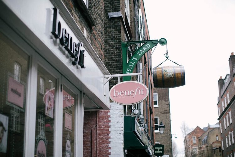 Unlock Capital: Immediate Payment for Your Cosmetics Dead Stock in London