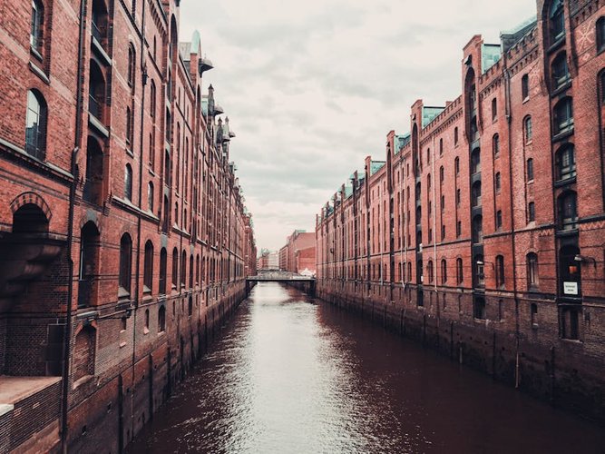 How to Sell Surplus Electrical Stock in Hamburg and Get Paid Same Day