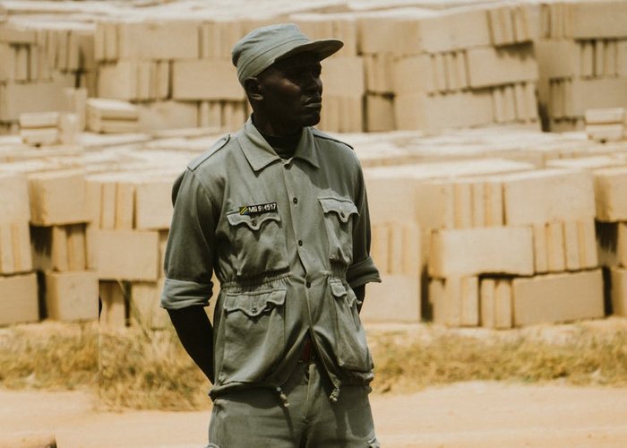 Your Garments Inventory Is Losing Value in Dubai — Sell It Today