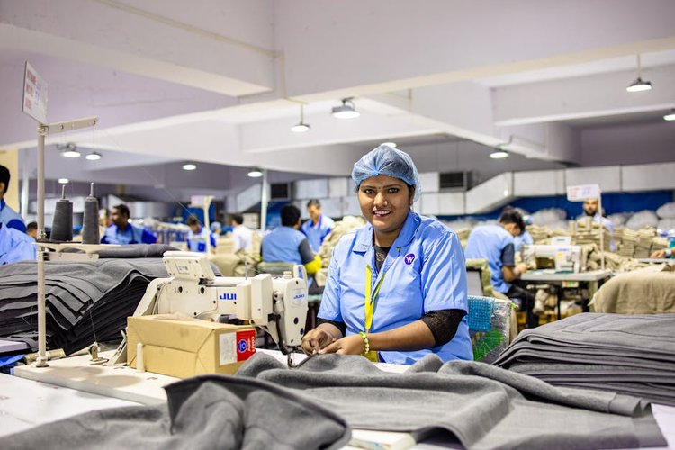 Your Garments Inventory Is Losing Value in Leeds — Sell It Today