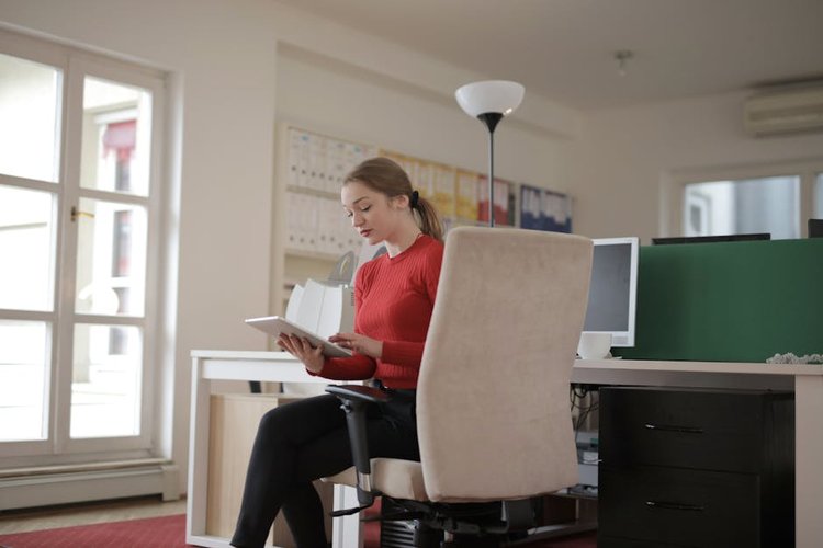 Stop Losing Money on Dead Furniture Stock in Reading — Act Now