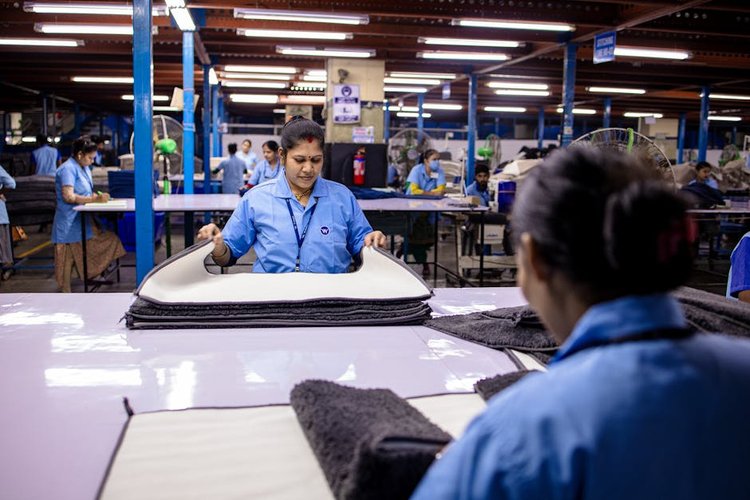 Stop Losing Money on Dead Garments Stock in Dubai, UAE — Act Now