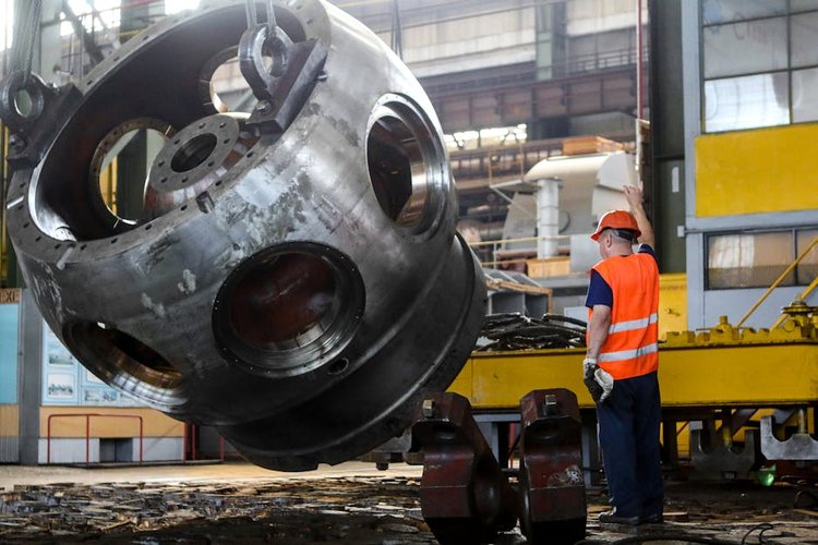 We Are Buying Oil & Gas Surplus Stock in Al Quoz, UAE Right Now