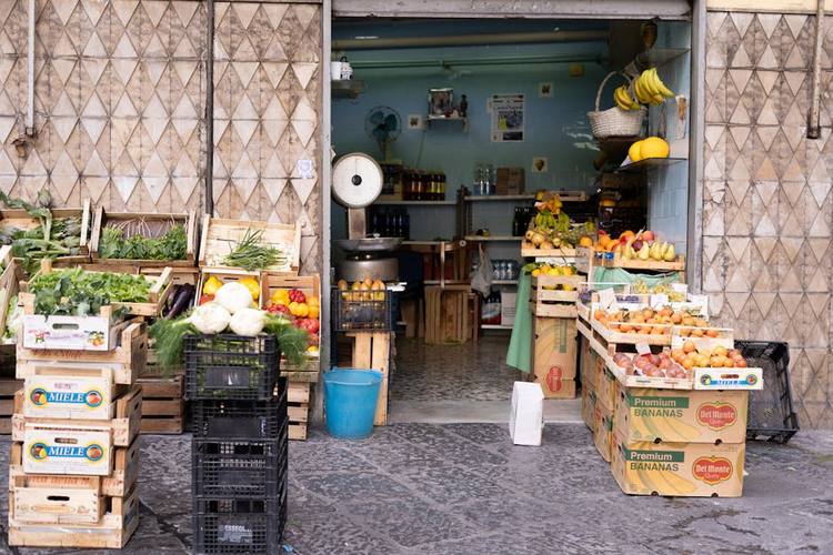 Surplus Food & FMCG Buyers Across Australia — Based Near Canberra, Australia