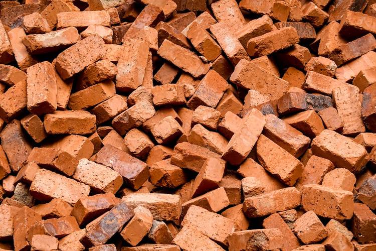 Nákupčí mrtvých skladů poblíž Olomouce, Česká republika — Výprodej stavebních materiálů s platbou ve stejný den