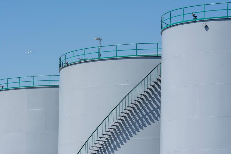 Letar du efter köpare av döda olja och gas nära Västerås, Sverige? Kontakta oss idag