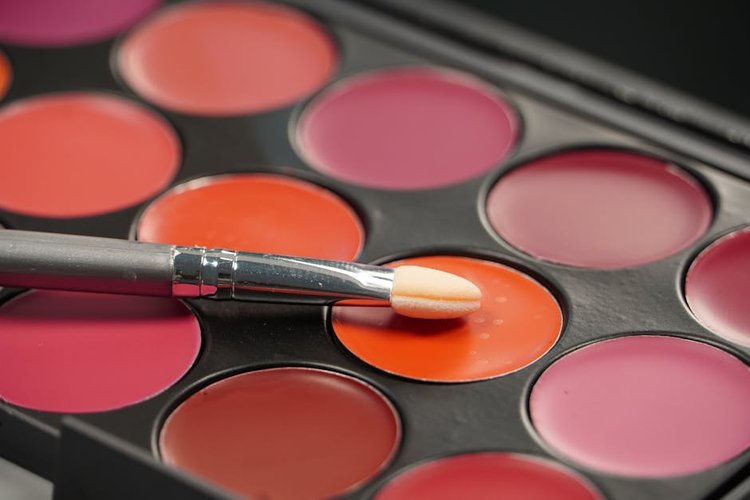 How to Sell Surplus Cosmetics Stock in Manhattan, USA and Get Paid the Same Day