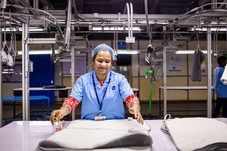 Surplus Garments Buyers Across UK — Based Near Glasgow, UK