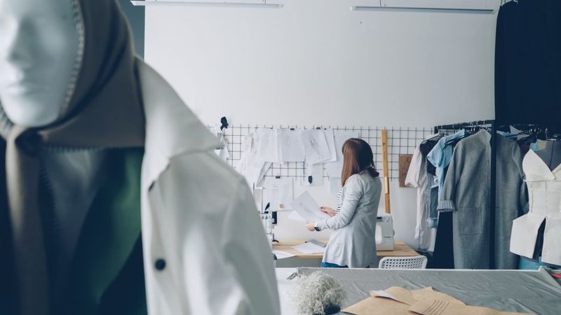 Looking for Dead Garments Stock Buyers Near Liverpool, UK? Contact Us Today