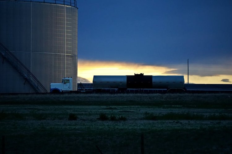Nearest Oil & Gas Dead Stock Buyer in Glasgow, UK — Clear Your Stocks