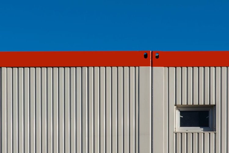 مشتري منتجات السلامة من الحرائق من Overstock البحرين — قم بإخلاء مستودع المنامة، البحرين اليوم