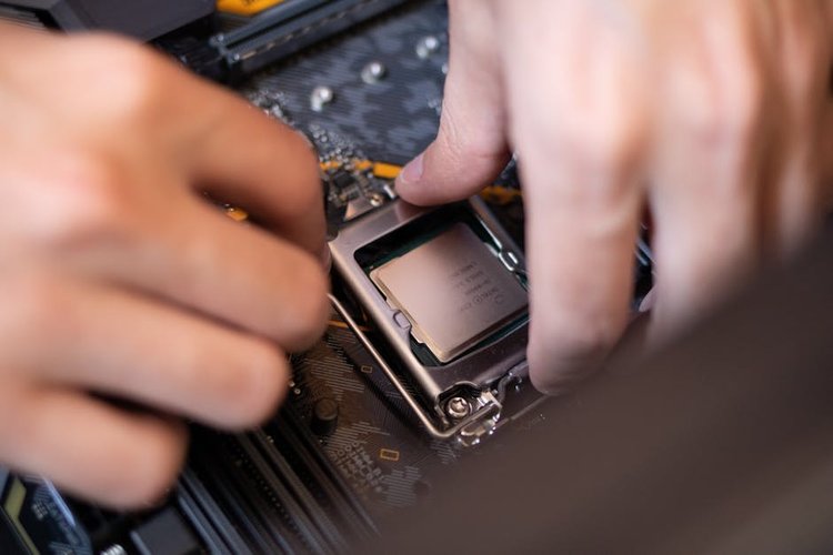 Liquidate Your Electronics Stock in Singapore, Singapore — Clear Your Stocks Pays Same Day