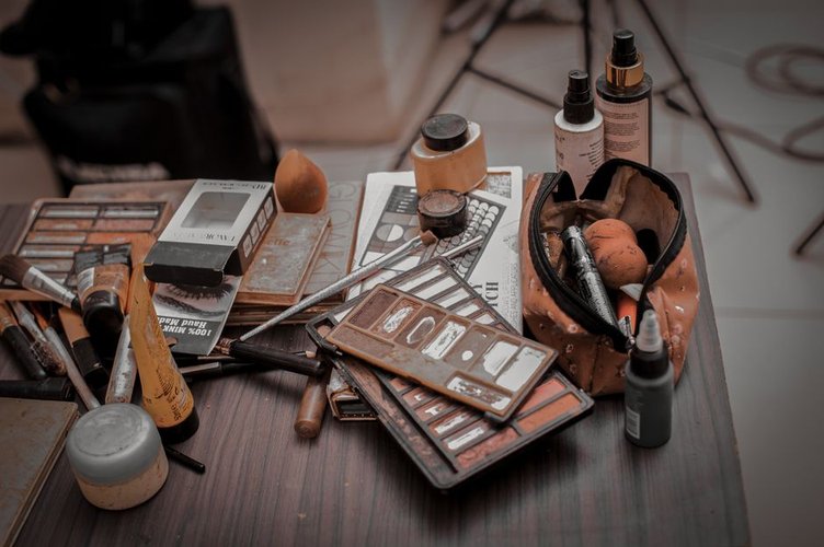 Dead Cosmetics Stock in Amman, Jordan? We Purchase It Immediately
