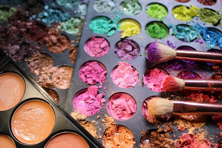 Looking for Dead Cosmetics Stock Buyers Near Toronto, Canada? Contact Us Today