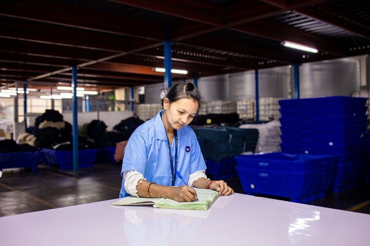 Garments Surplus Stock in Medina, Saudi Arabia: Your Complete 2026 Selling Guide