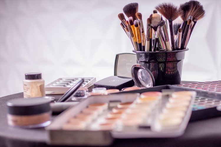 Dead Stock Buyers Near Warwick, USA — Cosmetics Clearance with Same Day Pay