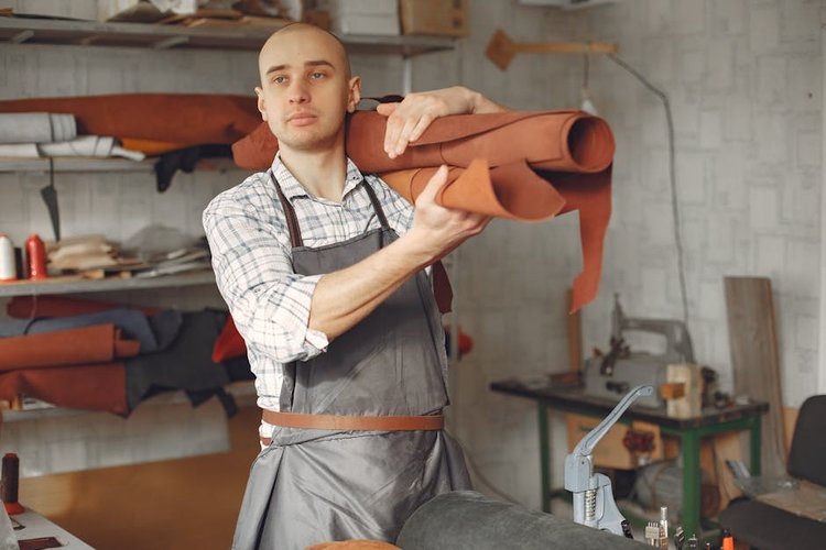 Trusted Surplus Stock Buyers for Garments in Cranston, USA — 2026 Guide