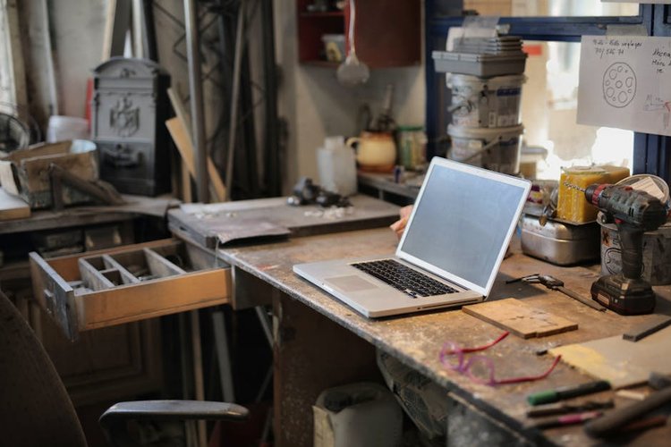 Why Pittsburgh, USA Companies Choose Clear Your Stocks for Hardware Clearance