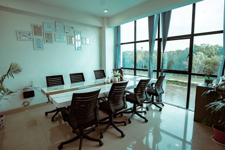 Trusted Surplus Stock Buyers for Furniture in Providence, USA — 2026 Guide