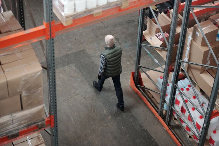 Vender inventario de productos electrónicos fijos en Bilbao, España: pago el mismo día