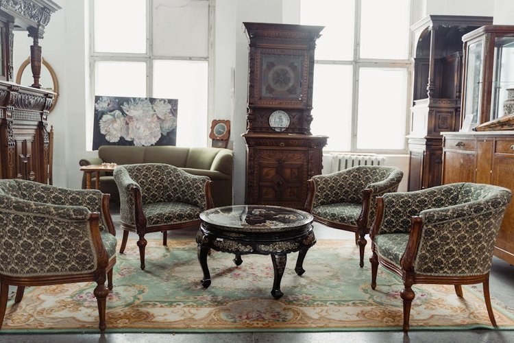 Compradores de liquidación de existencias de muebles en Bilbao, España: se acepta cualquier condición