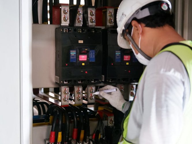 Obsolete Electrical Inventory in JAFZA, UAE — Turn It Into Cash Now