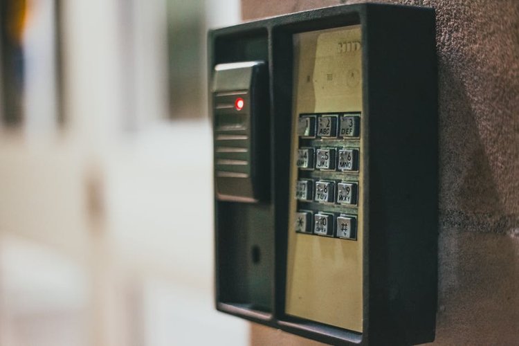 Stop Losing Money on Dead Electronics Stock in Kaunas, Lithuania — Act Now