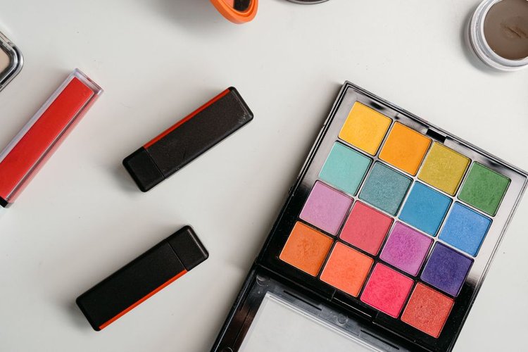 Non-Moving Cosmetics Stock in Gothenburg, Sweden? Clear Your Stocks Buys It Today
