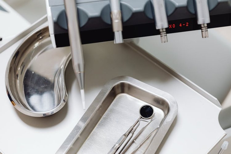 How to Sell Surplus Medical Equipment Stock in Warwick, USA and Get Paid the Same Day