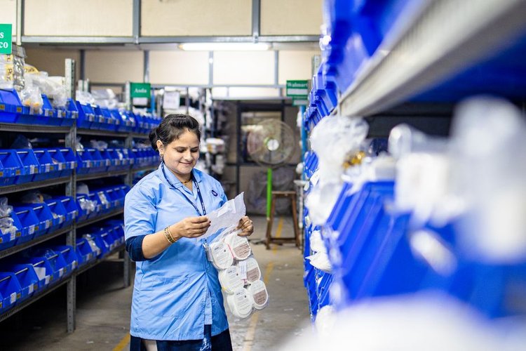 Clear Your Automotive Warehouse in New Haven, USA — We Buy Everything