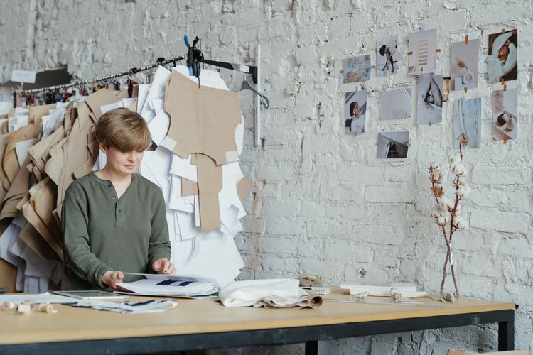 Sell Non-Moving Garments Inventory in London, UK — Same Day Payment