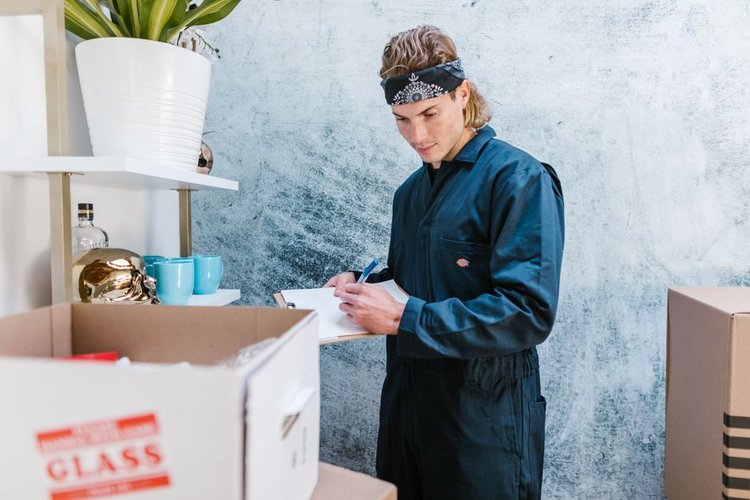 Liverpool, UK Non-Moving Packaging Stock Buyers — Same Day Collection and Pay