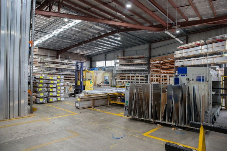 Dead Stock Buyers Near London, UK — Electronics Clearance with Same Day Pay