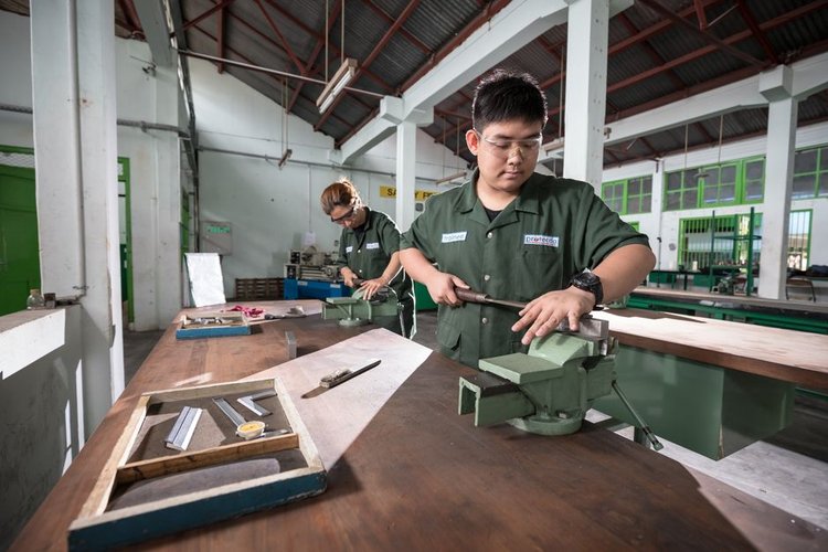 Trusted Surplus Stock Buyers for Garments in Perth, Australia — 2026 Guide