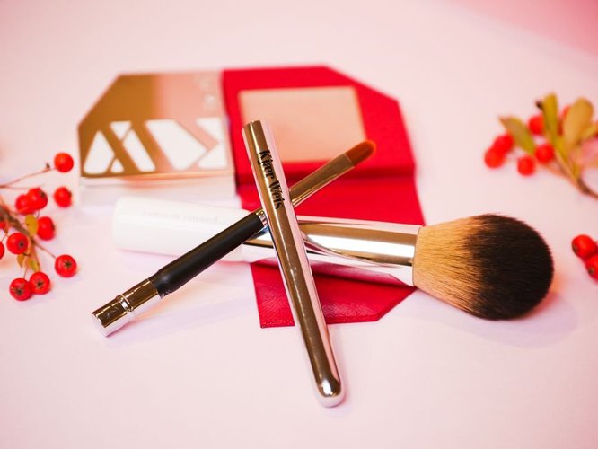 Slow-Moving Cosmetics Stock in Adelaide, Australia? We Are Your Best Buyer