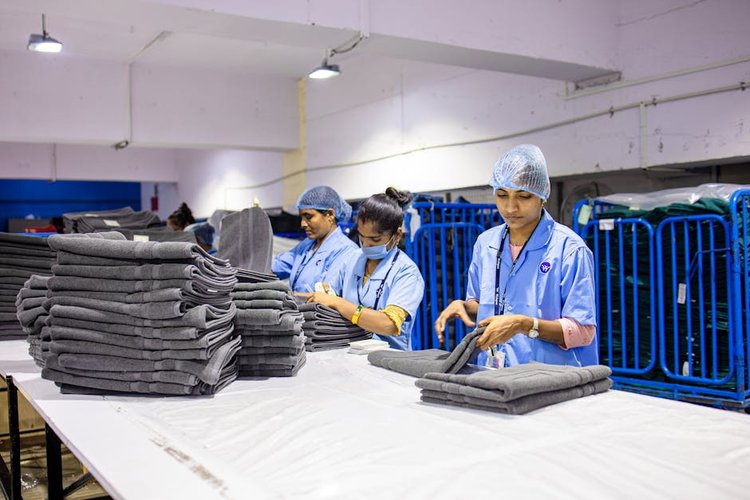 Looking for Dead Garments Stock Buyers Near Manchester, UK? Contact Us Today