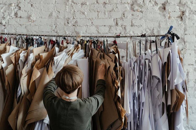Garments Dead Stock Buyers Near McLean, USA — Free Collection Anywhere