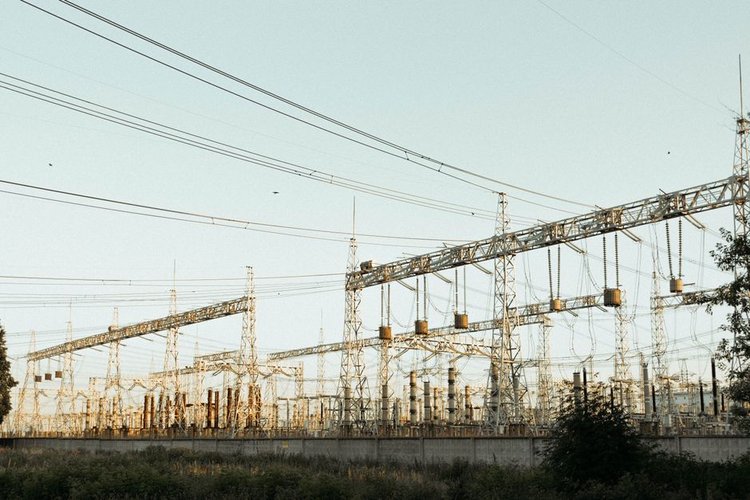 Looking for Dead Electrical Stock Buyers Near Braga, Portugal? Contact Us Today