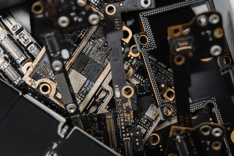 Obsolete Electronics Stock Buyers in Austria — Free Collection Near Linz, Austria