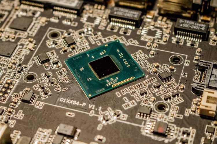 Non-Moving Electronics Stock Buyers in Malta — Serving Mosta, Malta and Beyond