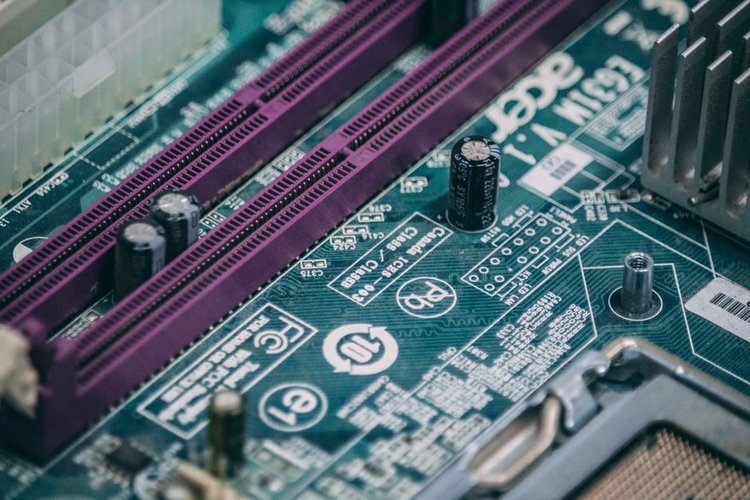 Sell Non-Moving Electronics Inventory in Larissa, Greece — Same Day Payment