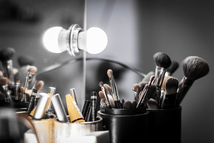 Nearest Cosmetics Dead Stock Buyer in Munich, Germany — Clear Your Stocks
