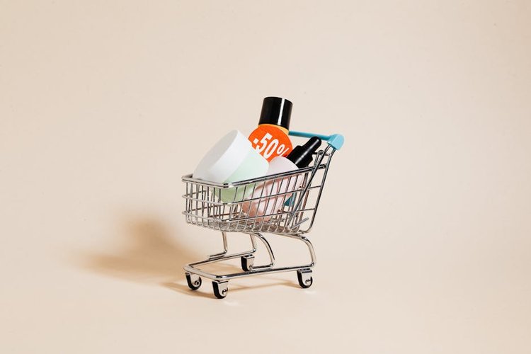 Excess Cosmetics in Lodz, Poland? We Buy Any Quantity with Immediate Payment