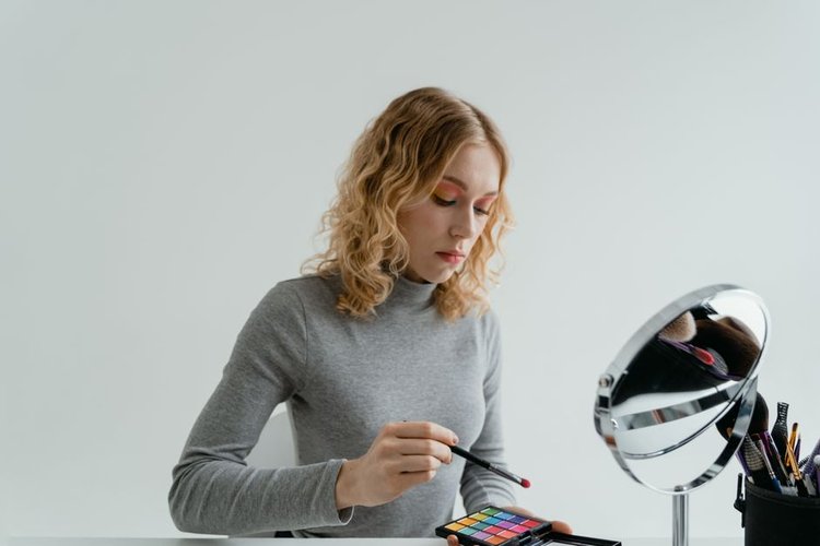 Unwanted Cosmetics Inventory Buyers in Prague, Czech Republic — No Minimum Quantity