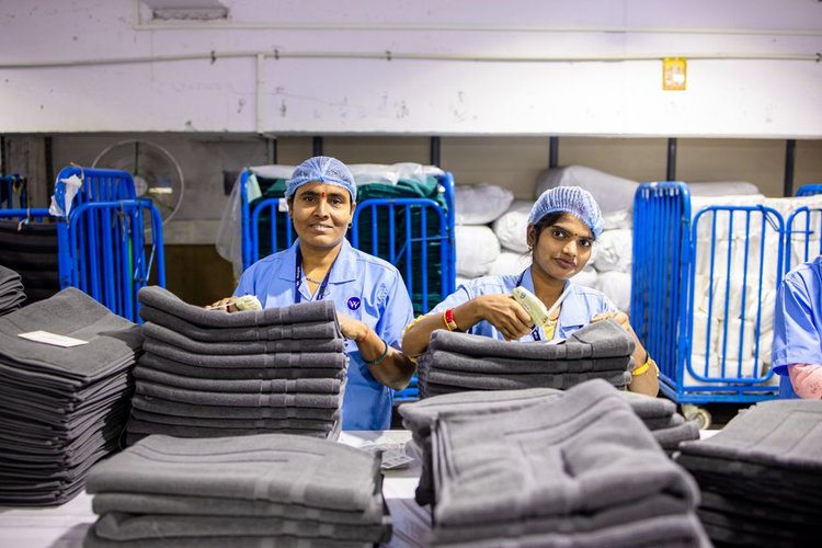 Non-Moving Garments Stock Buyers in Czech Republic — Serving Brno, Czech Republic and Beyond
