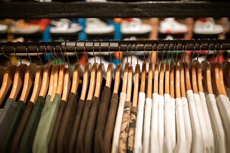 Sharjah, UAE Surplus Garments Stock Buyers — Fair Price, Fast Collection