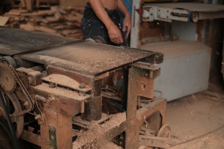 Dead Stock Buyers Near Abu Dhabi, UAE — Hardware Clearance with Same Day Pay