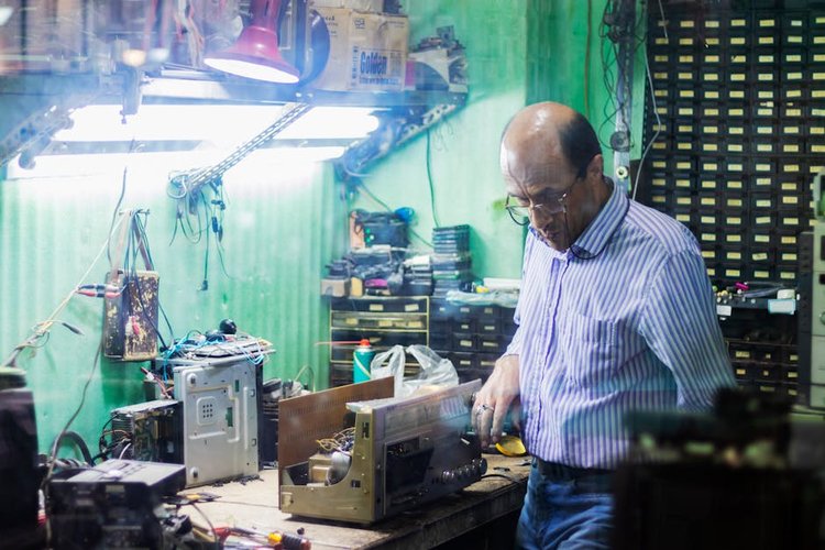 Slow-Moving Electrical Stock in Dublin, Ireland? We Are Your Best Buyer